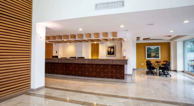 Hotel Plaza Calzada, Забронировать Отель Отели в центре Монтеррей с завтраком, отели в центре Монтеррей с завтраком