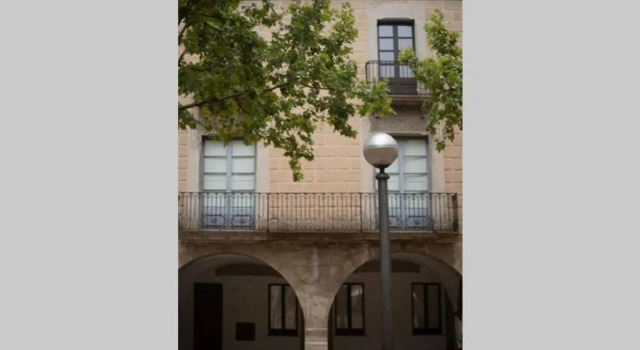 PLAÇA MAJOR 17 2n 1a, Забронировать Отель Отели и гостиницы Баньолес, Отель