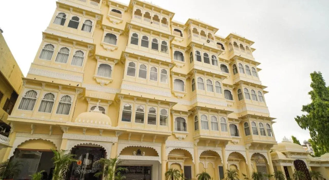 The Amar Mahal luxury boutique hotel near Fateh Sagar Lake Udaipur, Забронировать Бутик-отель Отели штата Раджастхана 4 звезды, 4*
