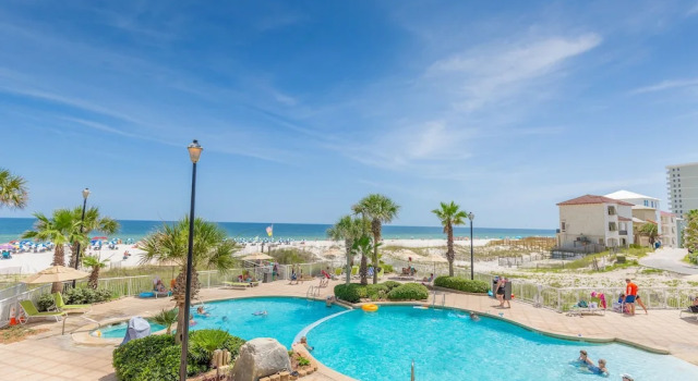 Четырёхместный номер Standard с балконом Holiday Inn Express Orange Beach - On The Beach by IHG