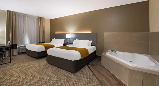Четырёхместный люкс Whirlpool c 1 комнатой Comfort Inn & Suites Midway - Tallahassee West