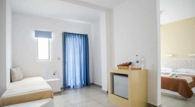 Трёхместный номер Standard с видом на бассейн OMIROS HOTEL