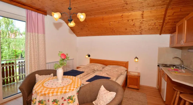 Virágoskert Apartman, Book Lejlighed Hoteller i Western Transdanubia med parkering, Parkering