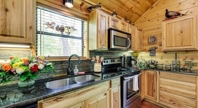 Коттедж Pet-Friendly Broken Bow Cabin w/ Fire Pit