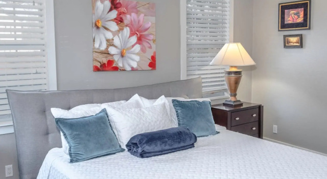 Southtown Classic 3BR/2BA mins from Downtown, Забронировать Отель Отели Сан-Антонио 3 звезды, рядом с Blue Star Art Space Museum, 3*