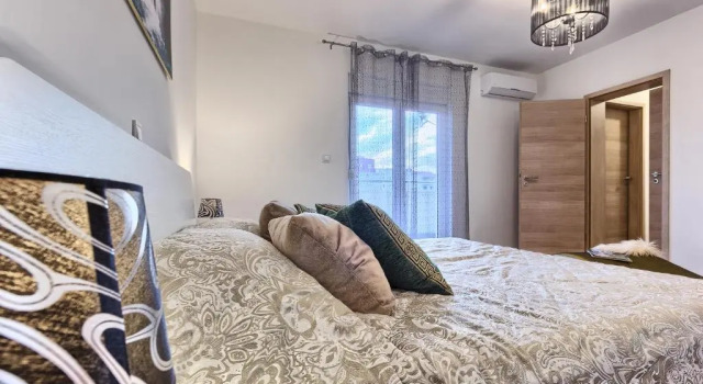 Villa MM, Book Villa Villaer i Strožanac, Villa