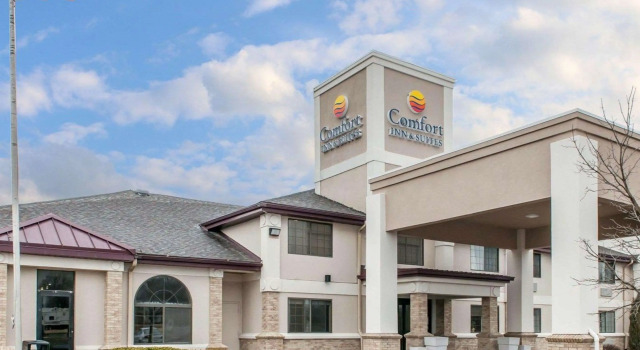 Comfort Inn & Suites Napoleon, Book Hotel Napoleon Ohio