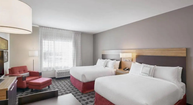 Четырёхместная студия с видом на город TownePlace Suites by Marriott Medicine Hat