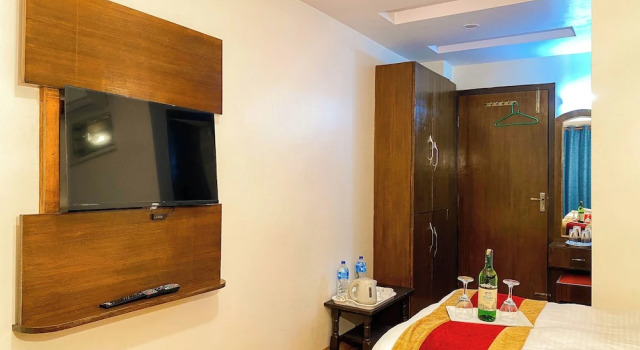 Двухместный номер Deluxe с балконом Hotel Abi International