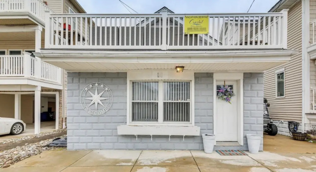 Wildwood Retreat w/ 2 Balconies: 5 Blocks to Beach, Buchen Sie Ferienhaus Villen in Wildwoods Beach, Villa