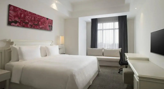 Camera Deluxe Four Points by Sheraton Bandung