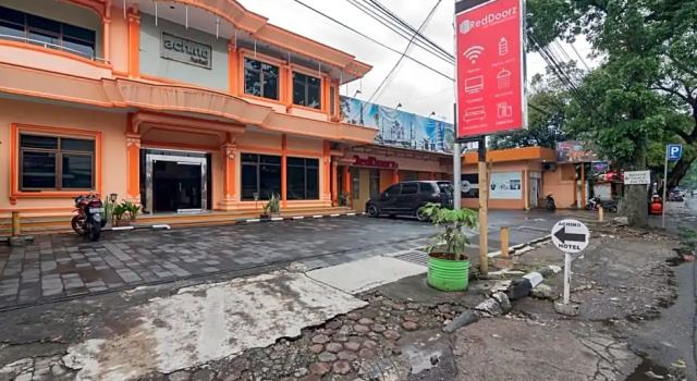 RedDoorz near Tegalega Bandung
