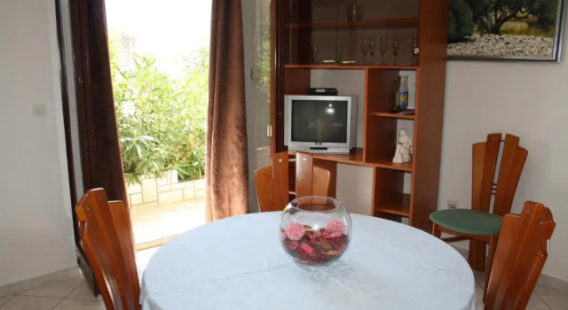 Apartments Silvija, Забронировать Апартаменты/квартира Апартаменты Примоштен, рядом с Общественный Пляж Порат, Апартаменты/квартира