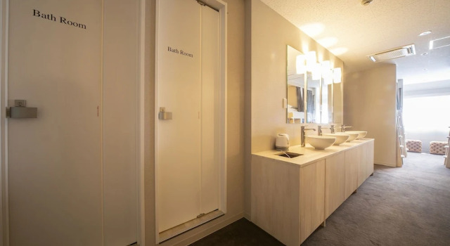 The Theater Hostel Akasaka, Забронировать Хостел Токио Токийский столичный округ, рядом с Abbey Road