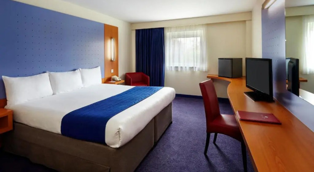 Трёхместный номер Ramada by Wyndham London North M1