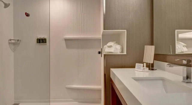 Люкс Courtyard by Marriott Bentonville Rogers Promenade