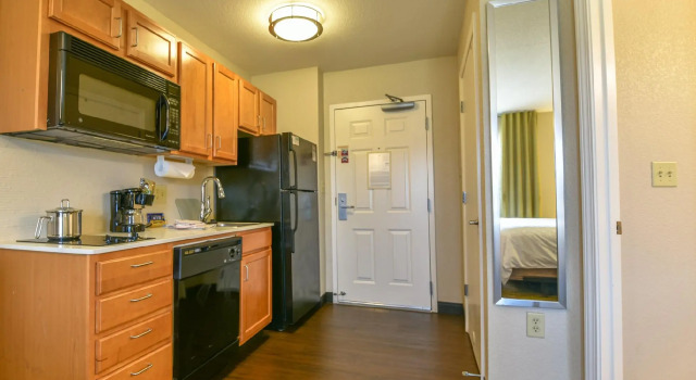 Четырёхместный люкс Candlewood Suites Medford by IHG