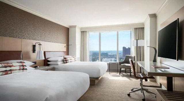 Четырёхместный номер Standard с видом на гавань Baltimore Marriott Waterfront