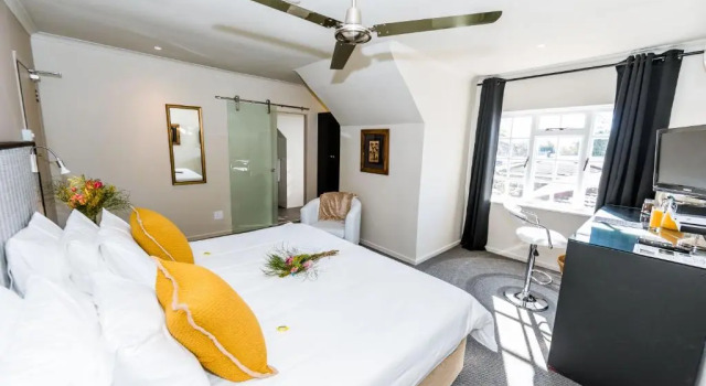 Люкс Le Petit Chateau Guest House