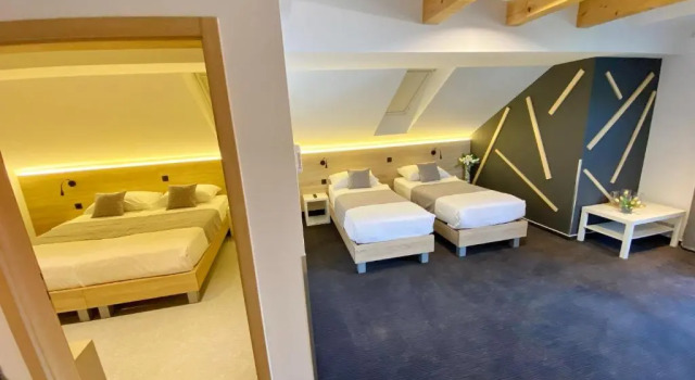 Семейный люкс с балконом 16 Lakes Hotel