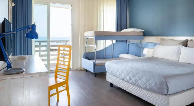 Четырёхместный номер Standard с видом на море Hotel LaMorosa