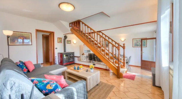 Cedar House Villa Few Minutes From Lake - Happy Rentals, Забронировать Вилла Коттеджи Provincia di Varese, Коттедж