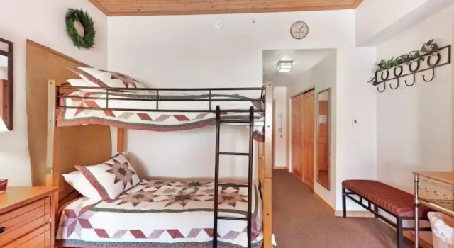 Studio Colorado Vacation Rental Located near River Run Village with Hot Tub and Pool Access
