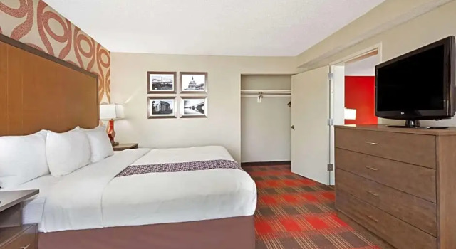 Двухместный люкс La Quinta Inn & Suites by Wyndham DC Metro Capital Beltway