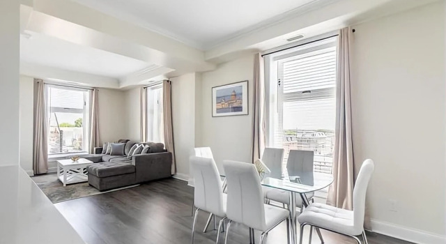 Rideau 2Br Signature Apartment Free Parking 2, Varaa Huoneisto  
