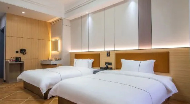 Люкс Kaman Hotel (Huazhou Bei'an Bus Station Zhouxuan Branch)