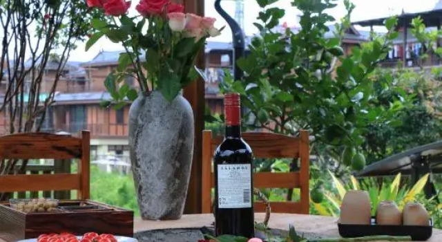 Mangzan · Holiday Garden Hotel (Mangshi Dai Ancient Town Branch), Prenota Hotel Mangshi Yunnan