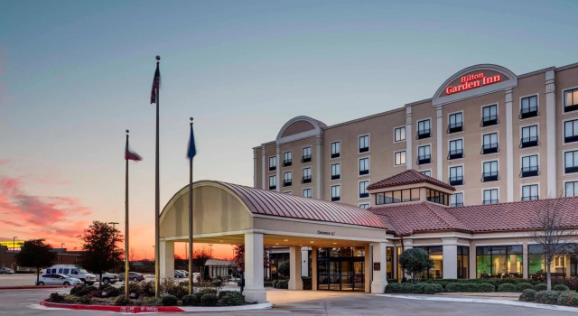 Кровать в общем номере Hilton Garden Inn Dallas Lewisville