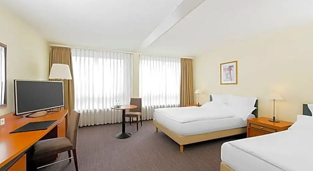 Номер Superior с 2 комнатами с красивым видом из окна NH Fribourg Hotel