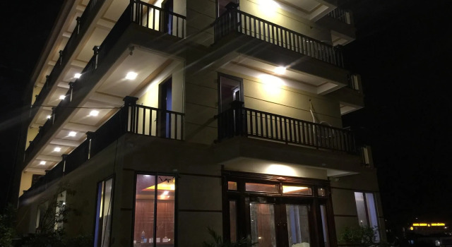 Sapa Hilton Hotel, Забронировать Отель Шапа Лаокай, рядом с Рынок Сапа