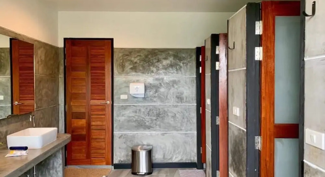 Кровать в общем номере The Dearly Koh Tao Hostel-PADI 5 Star Dive Resort