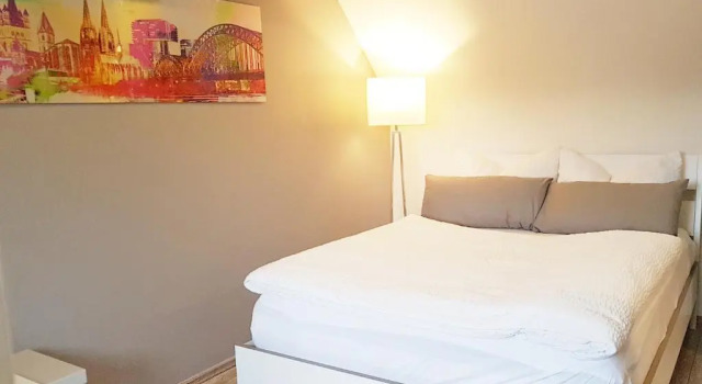 Zwei schicke Apartments mit Parkplatz, Book Apartment Stammheim Cologne