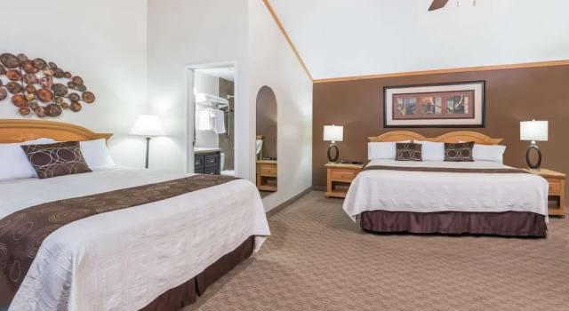 Номер Deluxe с видом на бассейн Super 8 by Wyndham Deadwood Black Hills Area