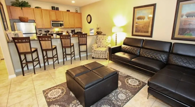 Lovely 4 Bedroom 3 Bath Town Home With Private Pool
