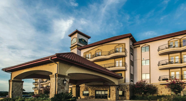 Люкс La Quinta Inn & Suites by Wyndham Marble Falls