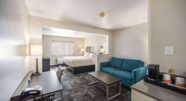 Люкс AmericInn by Wyndham Green Bay Near Stadium