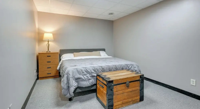 Large Home w/ Indoor Basketball Court + Game Room!, Rezerwuj Hotel Lake Delton 