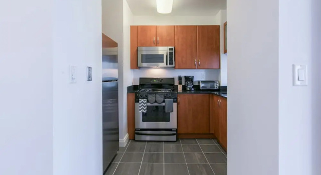 Апартаменты Bright 2 Bedrooms 2 Bathrooms Unit With Balcony