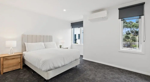 Sleek 2-bed Terrace Near Local Parks, Book Apartment Melbourne 