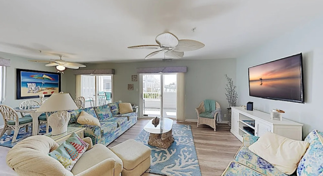 Walk To Beach! Bayfront End Unit W/ Pool & Patio 2 Bedroom Condo, Забронировать Апартаменты/квартира Оушен-Сити Мэриленд, рядом с Old Pro Golf