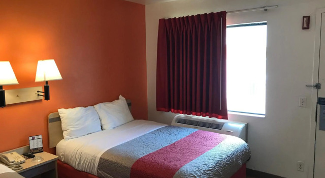 Motel 6 Des Moines North, Rezerwuj Motel Hotele w Iowa z basenem, Basen