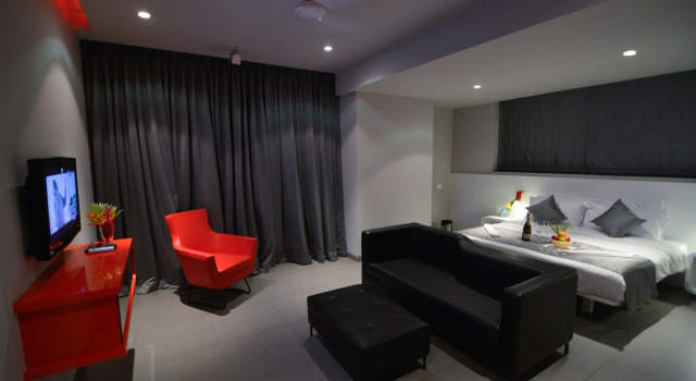 SinQ Party Hotel