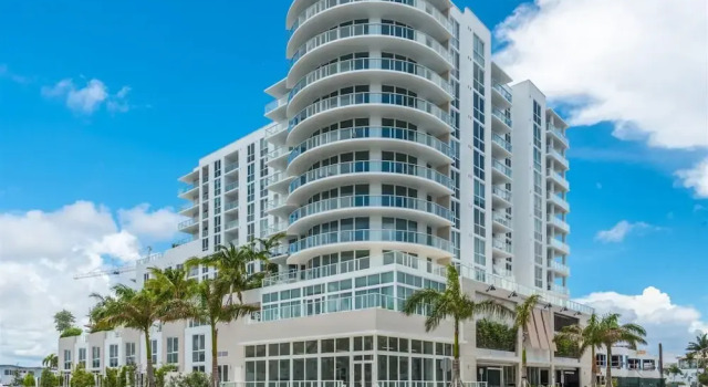 Top Fort Lauderdale Condo 7th Floor - Private and Sanitized, Hotel Amenities, Free Parking for Stays Over 27 Days, 400 ft From the Beach. Hosted by Super Host!, Забронировать Отель Отели Форт-Лодердейл 3 звезды, рядом с Bahia Mar Shopping Center, 3*