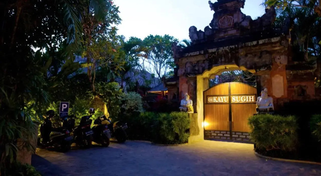 Kayu Sugih Guest House, Rezervovat Penzión Hotely v Bali se snídaní, Snídaně