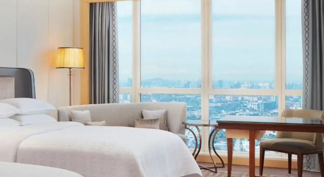 Двухместный клубный номер Standard с красивым видом из окна Sheraton Petaling Jaya Hotel