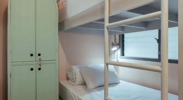 Кровать в общем номере (женский номер) A Local Something Hostel